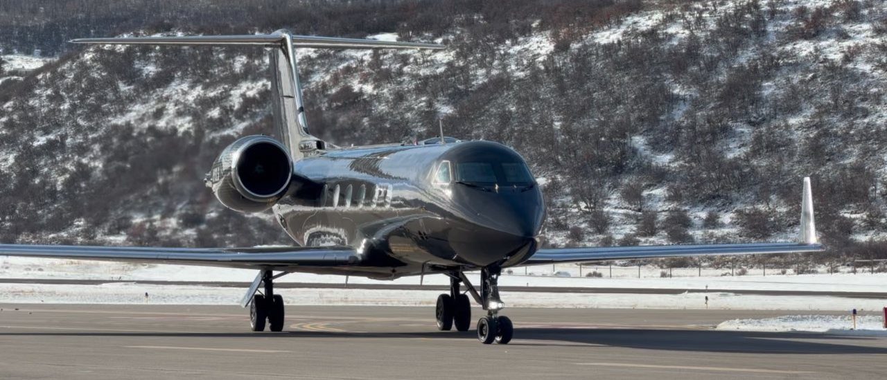 Gulfstream heavy jet on the ramp at Aspen (KASE)